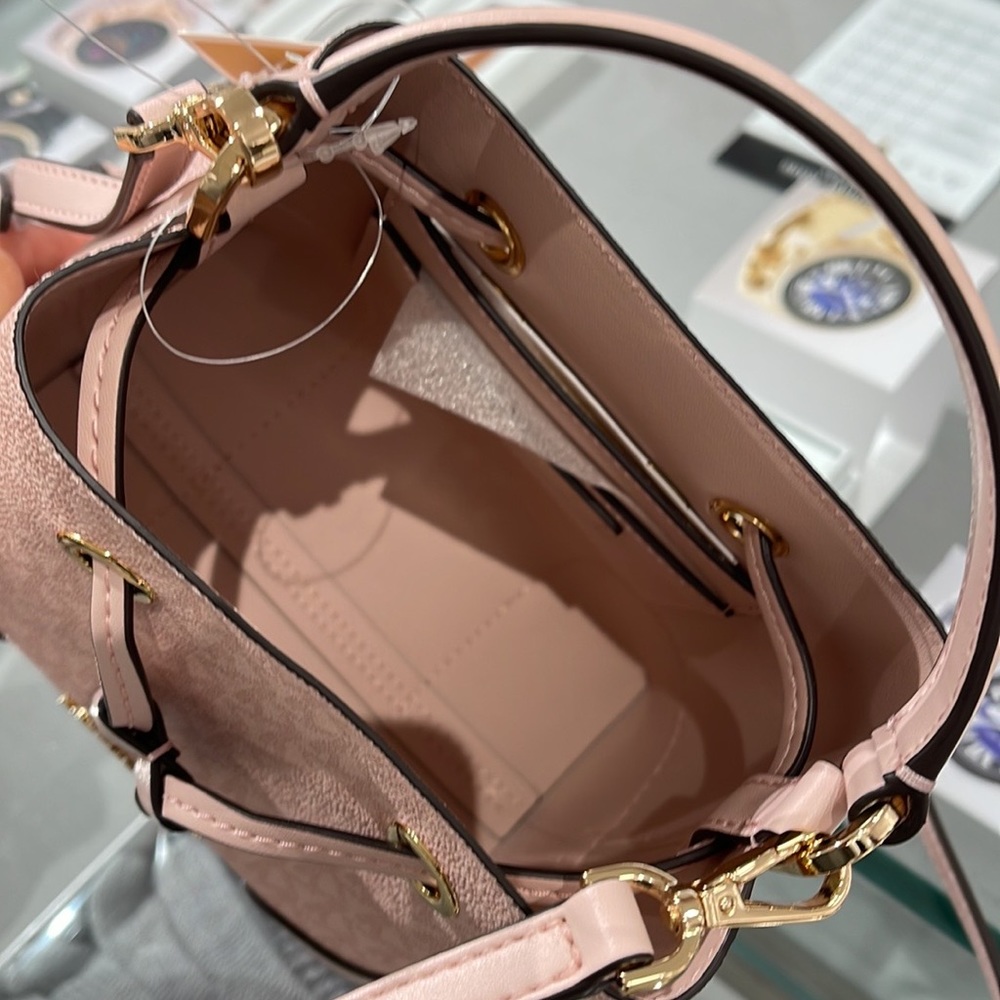 MICHAEL KORS 35F2GM9M1B MERCER SMALL BUCKET DRAWSTRING CROSSBODY
Dk Powder Blush - Picture 3 of 16